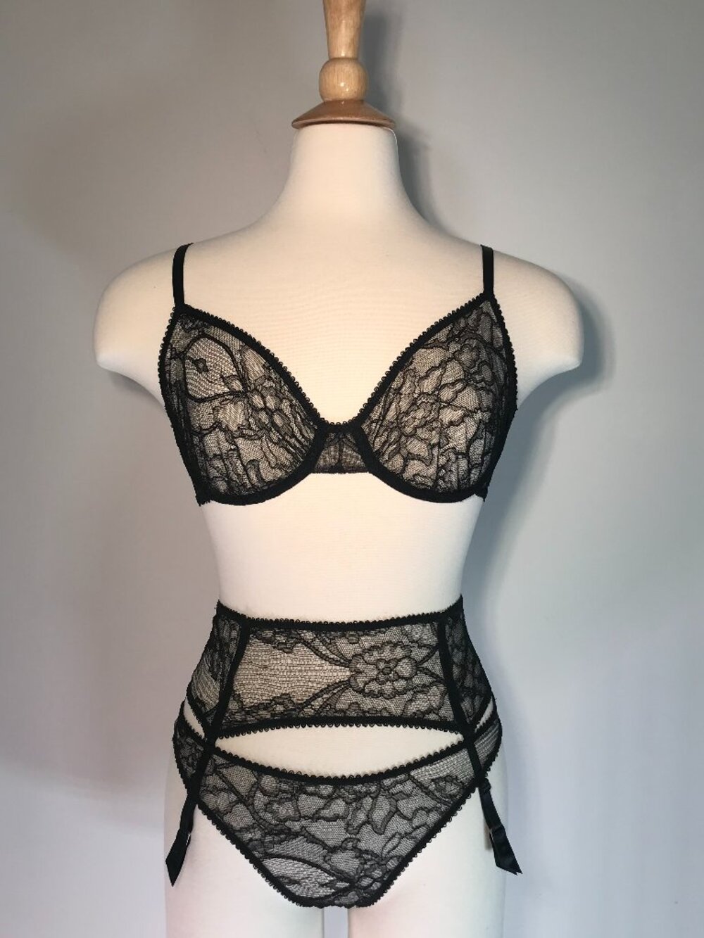 Vintage Kiki De Montparnasse Black Ingenue Lace lingerie set